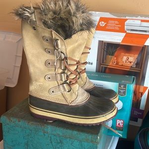 Sorel boots  like new. Size 9